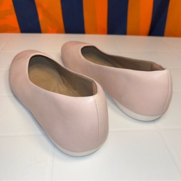 New no box Clarks Artisan Leather Slip-ons Feature Fest flat shoes women size 9M - Picture 4 of 7